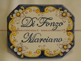 cod.art: nc24 - Mattonella in ceramica ottagonale cm 16x12 circa con fiore classico blu e scritta personalizzata. 
